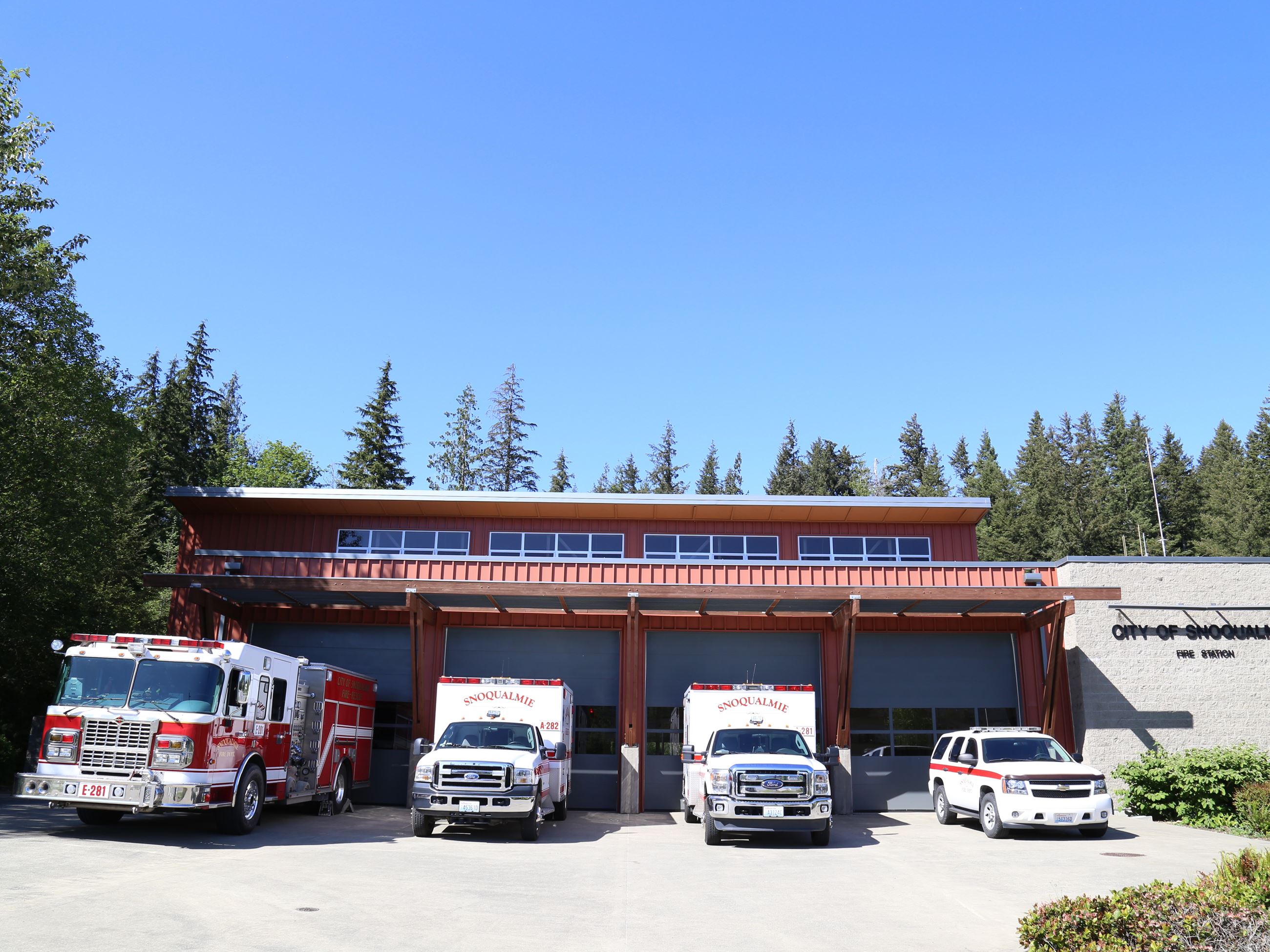 This is a picture of the Snoqualmie Fire Station vehicles.